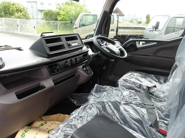 Mitsubishi Fuso CANTER 9