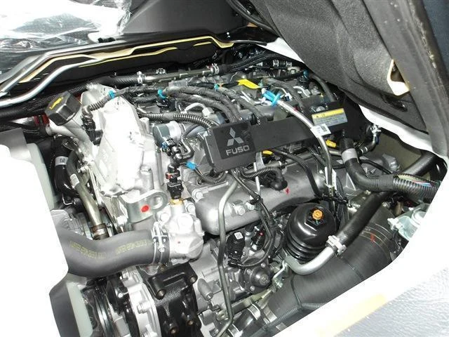 Mitsubishi Fuso CANTER 17