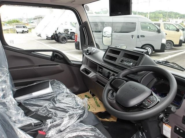 Mitsubishi Fuso CANTER 11