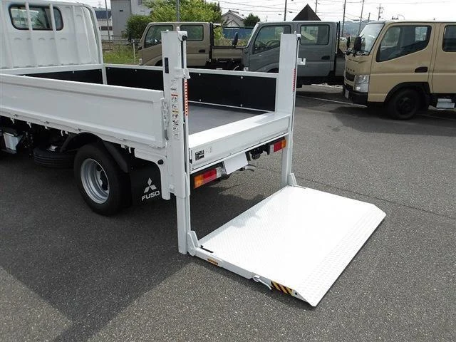 Mitsubishi Fuso CANTER 20