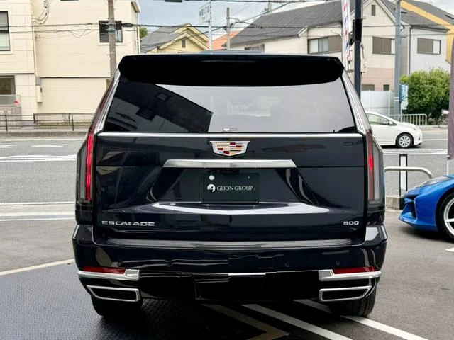 Cadillac ESCALADE 8