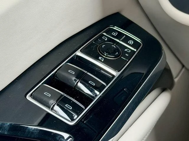 Cadillac ESCALADE 63