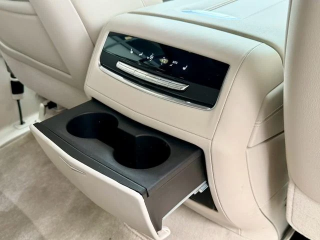 Cadillac ESCALADE 26