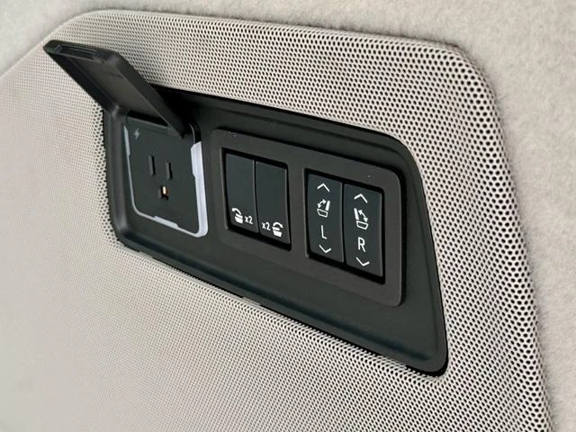 Cadillac ESCALADE 33