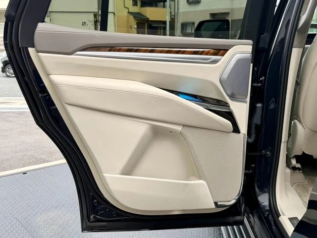 Cadillac ESCALADE 39