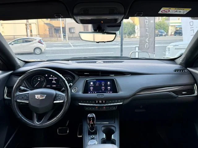 Cadillac XT4 29
