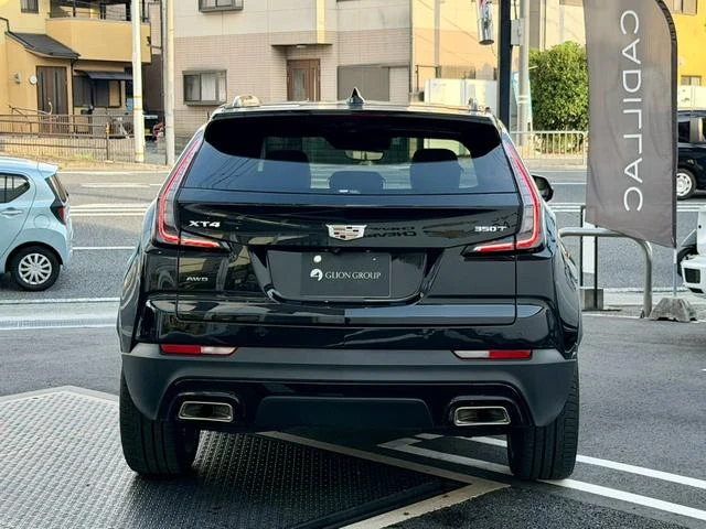 Cadillac XT4 8
