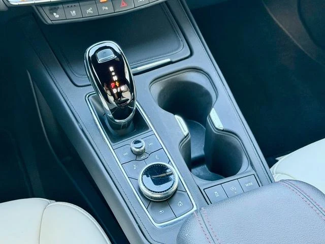 Cadillac XT4 33