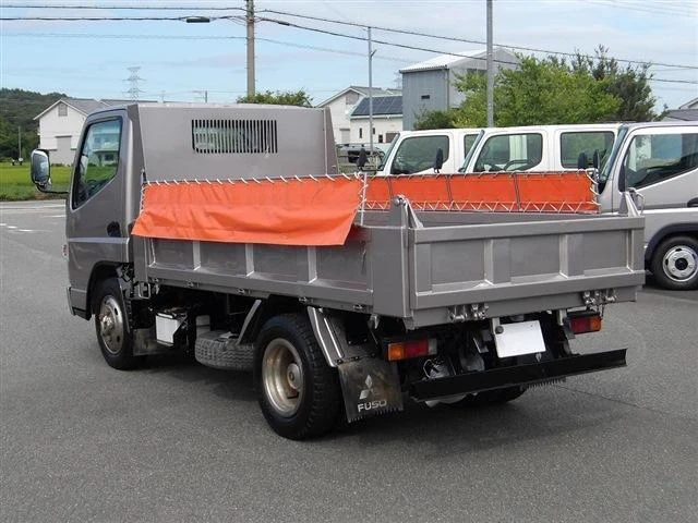 Mitsubishi Fuso CANTER 4