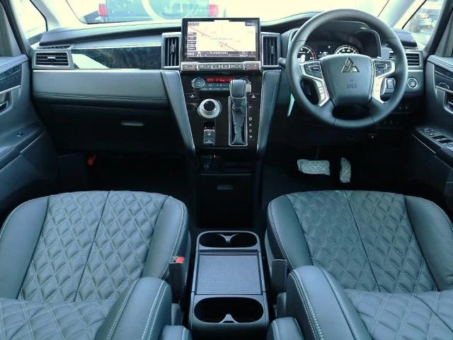Mitsubishi DELICA 4