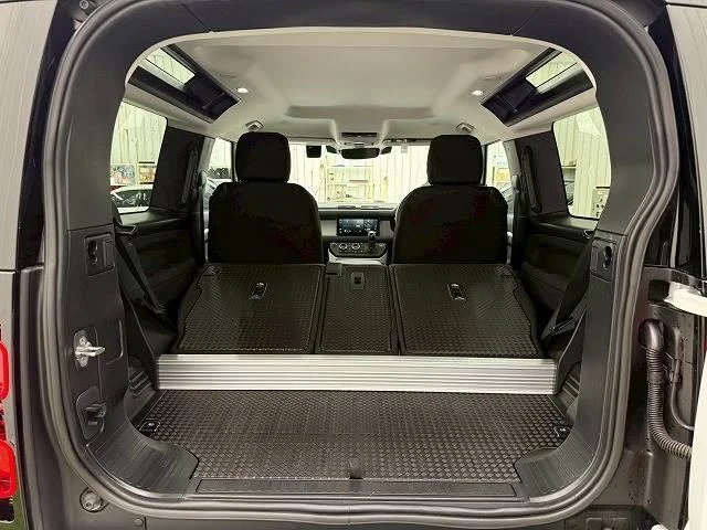 Land Rover DEFENDER 9