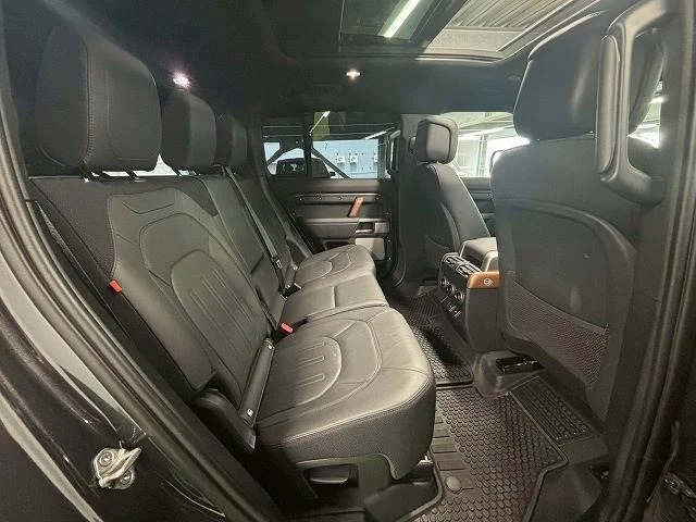 Land Rover DEFENDER 4