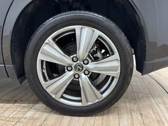Lexus UX 29