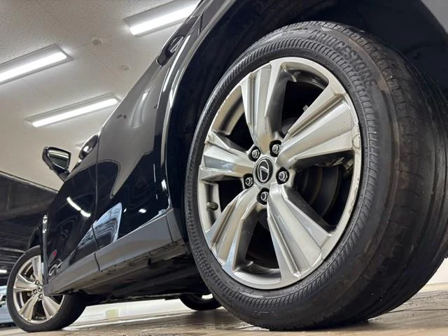 Lexus UX 28