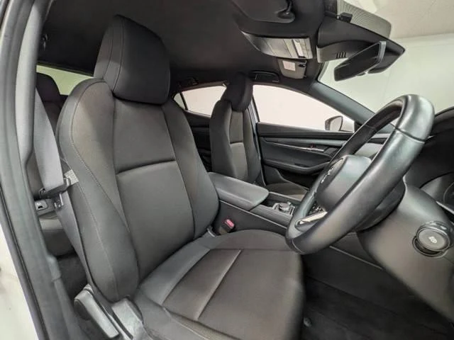 Mazda MAZDA3 11