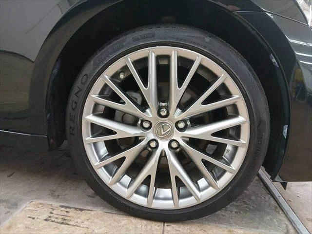 Lexus IS 24