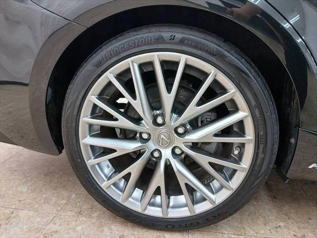 Lexus IS 23