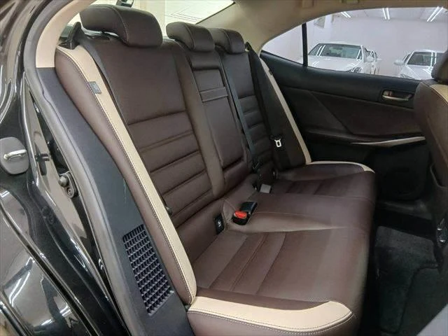 Lexus IS 7