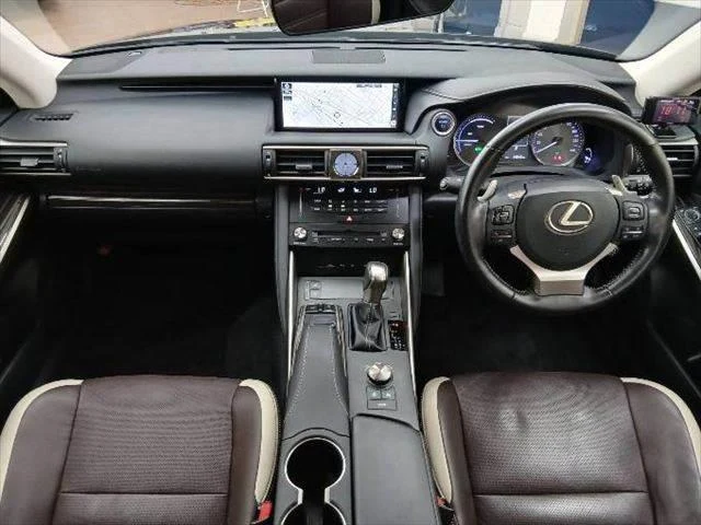 Lexus IS 2