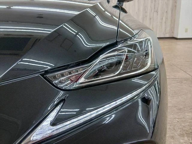 Lexus IS 18