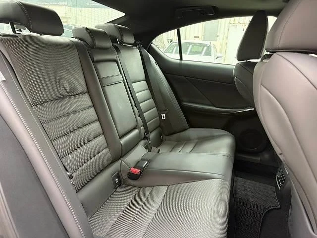 Lexus IS 12