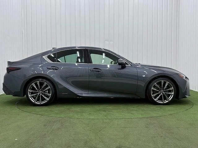 Lexus IS 18