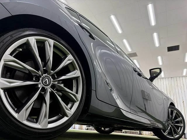 Lexus IS 19