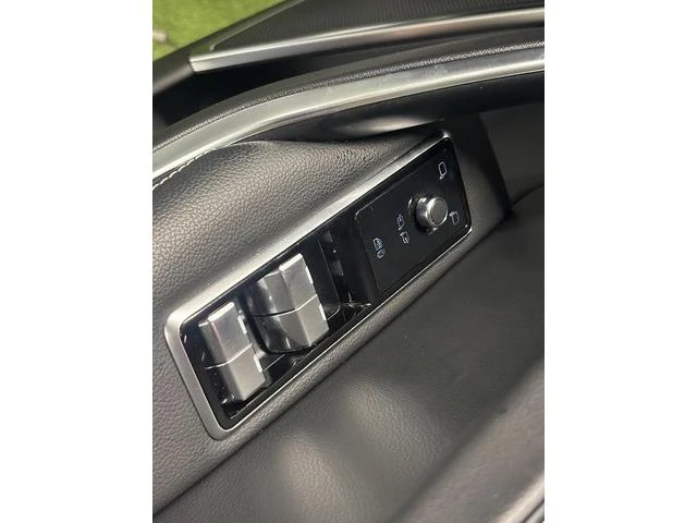 Jaguar F-PACE 39