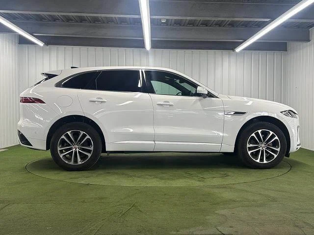 Jaguar F-PACE 17