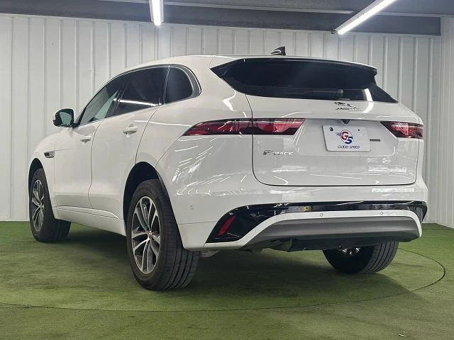 Jaguar F-PACE 69