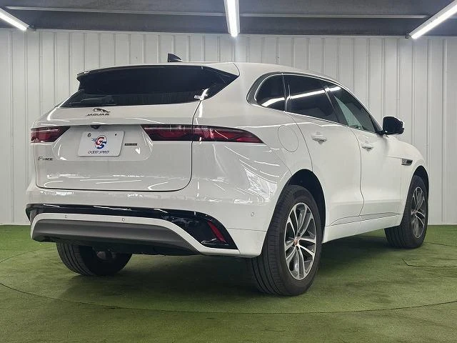 Jaguar F-PACE 67
