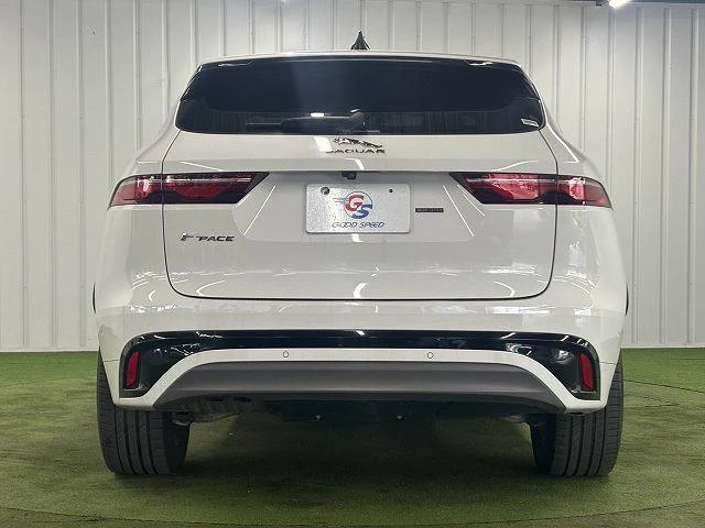 Jaguar F-PACE 68