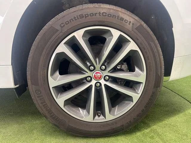 Jaguar F-PACE 56