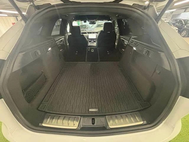 Jaguar F-PACE 12