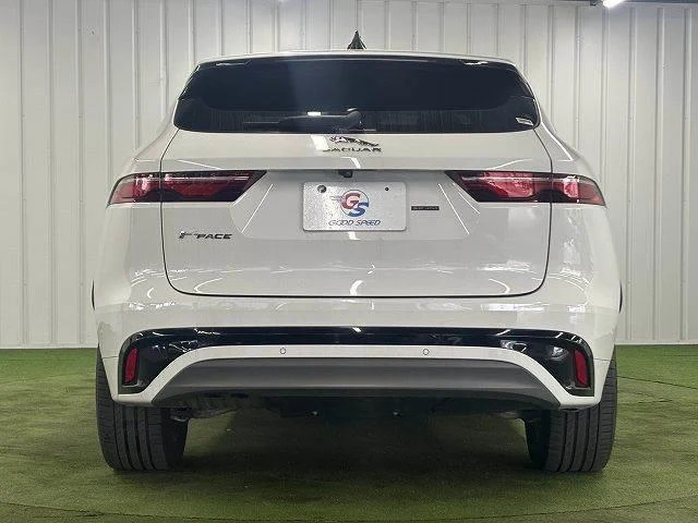 Jaguar F-PACE 15