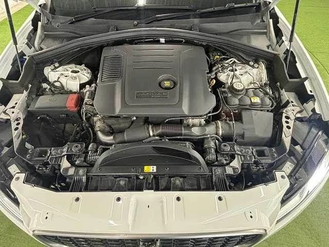 Jaguar F-PACE 13