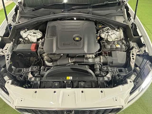 Jaguar F-PACE 73