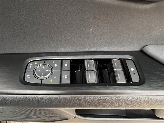 Lexus UX 37