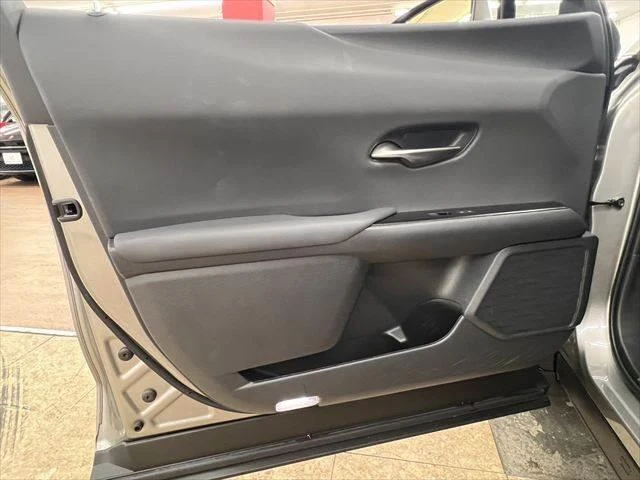 Lexus UX 56