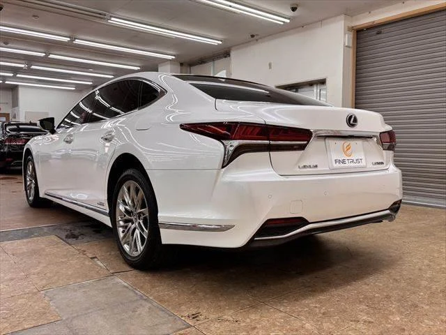 Lexus LS 17