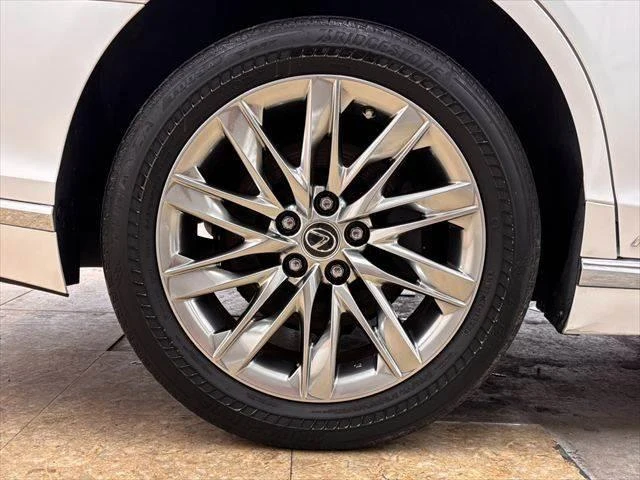 Lexus LS 24