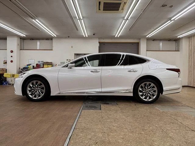 Lexus LS 18