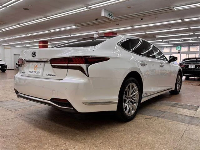Lexus LS 16