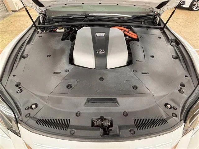 Lexus LS 27