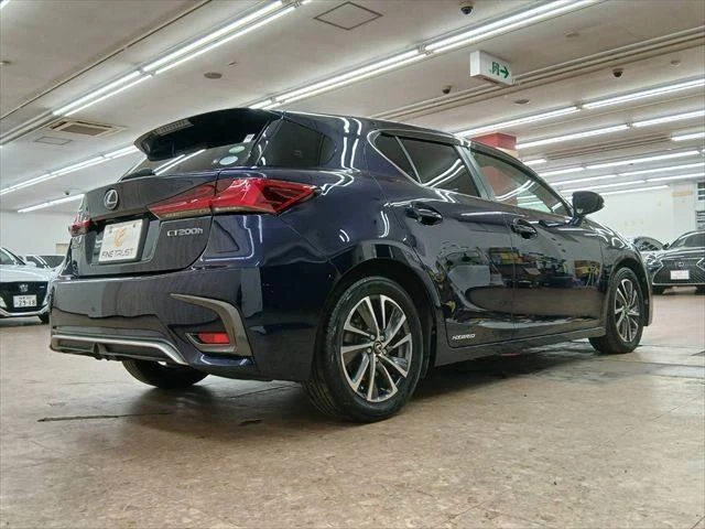 Lexus CT 13