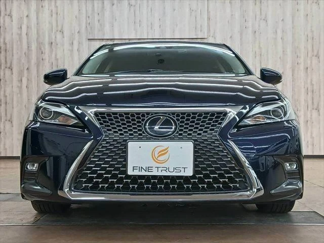 Lexus CT 9