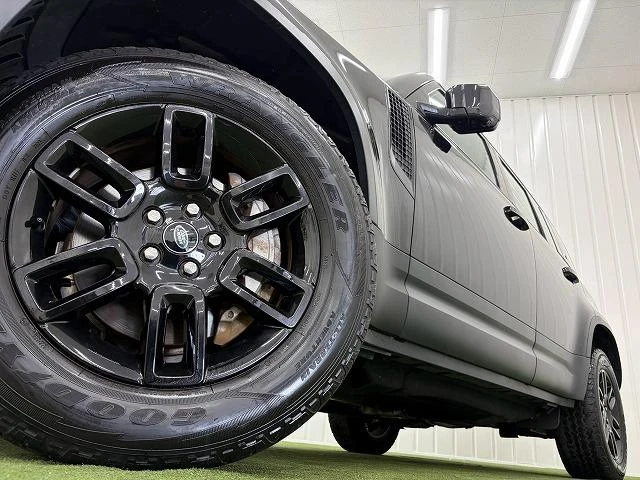 Land Rover DEFENDER 28