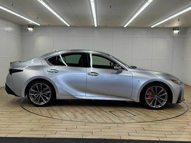 Lexus IS 18