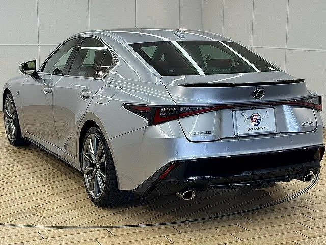 Lexus IS 64