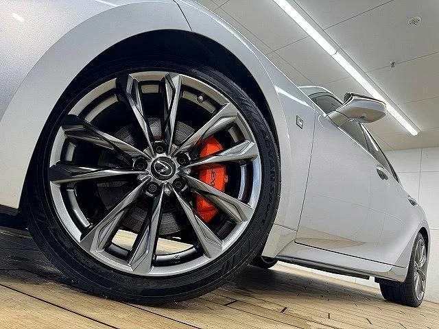 Lexus IS 19